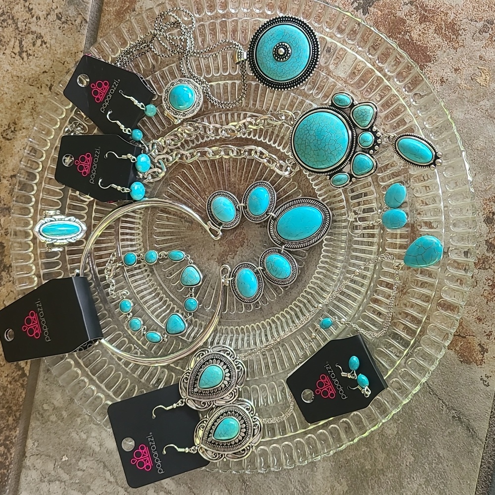 Beautiful 12 piece Paparazzi Set!!